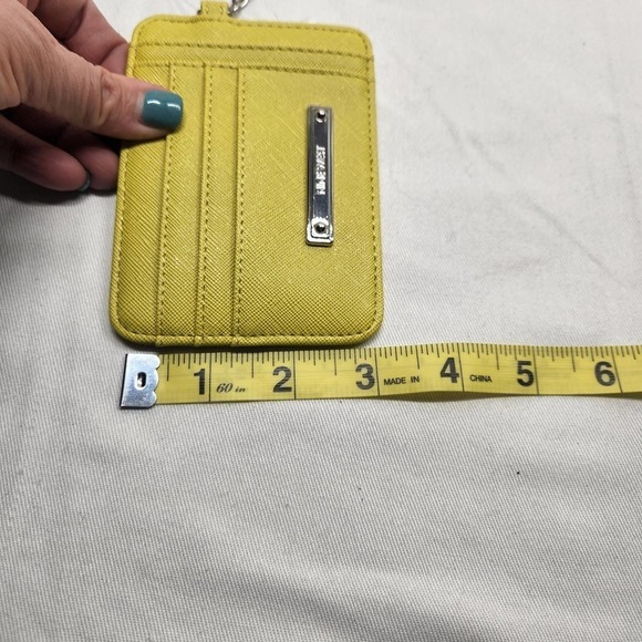 Nine West Credit Card License Holder Key Chain NWOT Yellow - Picture 5 of 5